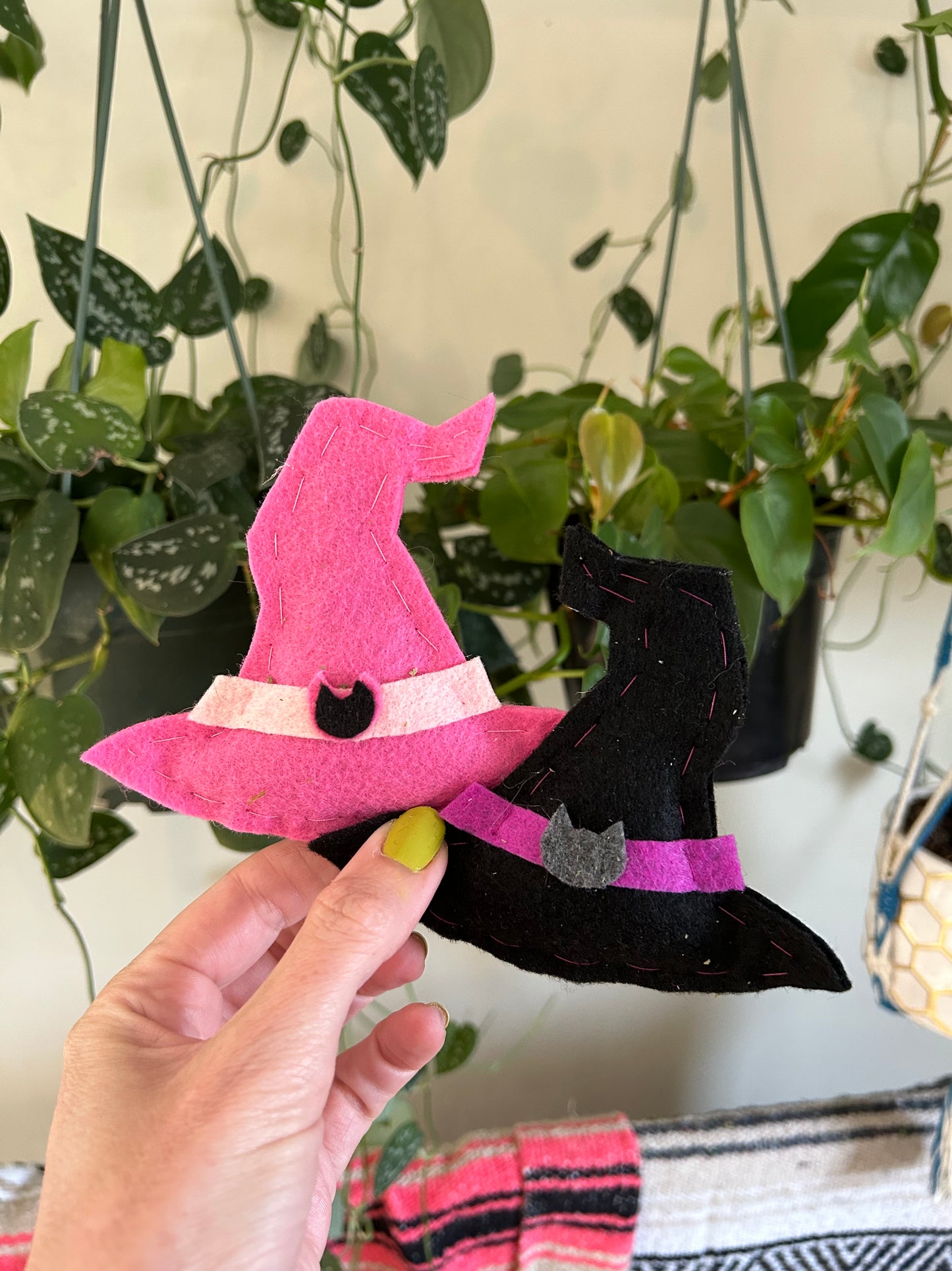 Witch hat catnip cat toy